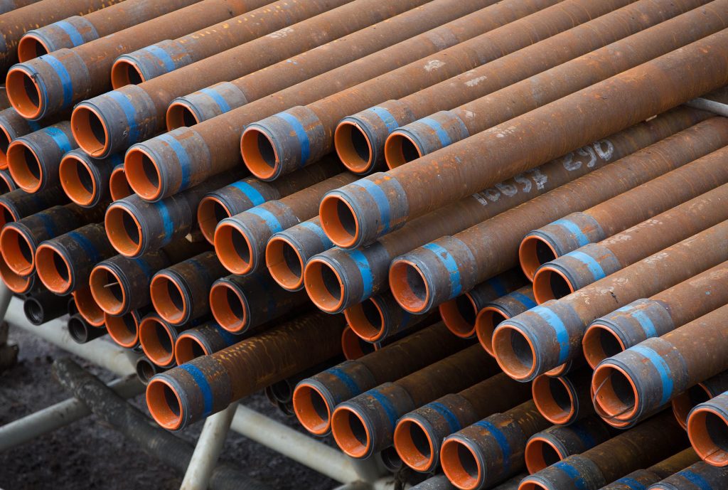 Global Stock Rally Stalls as Oil Trades Below $53: Market Wrap Drill pipe sections sit in storage beside a drill rig during oil drilling operations by Targin JSC, a unit of Sistema PJSFC, in an oilfield operated by Bashneft PAO near Ufa, Russia, on Thursday, Sept. 29, 2016. Global Stock Rally Stalls as Oil Trades Below $53: Market Wrap.