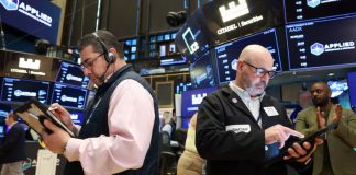 S&P 500, Nasdaq Dip As Broadcom Revenue Miss Dents Chip Stocks S&P 500, Nasdaq Dip As Broadcom Revenue Miss Dents Chip Stocks