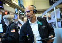 Wall St Indexes Climb As US, Iran Halt Attacks; Comcast Surges On Spin-Off Plan Wall St Indexes Climb As US, Iran Halt Attacks; Comcast Surges On Spin-Off Plan