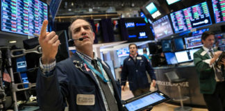 Wall Street Hit By Apple Slide, Trade Woes Wall Street Hit By Apple Slide, Trade Woes