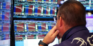 Bonds Climb As Jobs Cracks Keep Fed Cuts in Play: Markets Wrap Bonds Climb As Jobs Cracks Keep Fed Cuts in Play: Markets Wrap