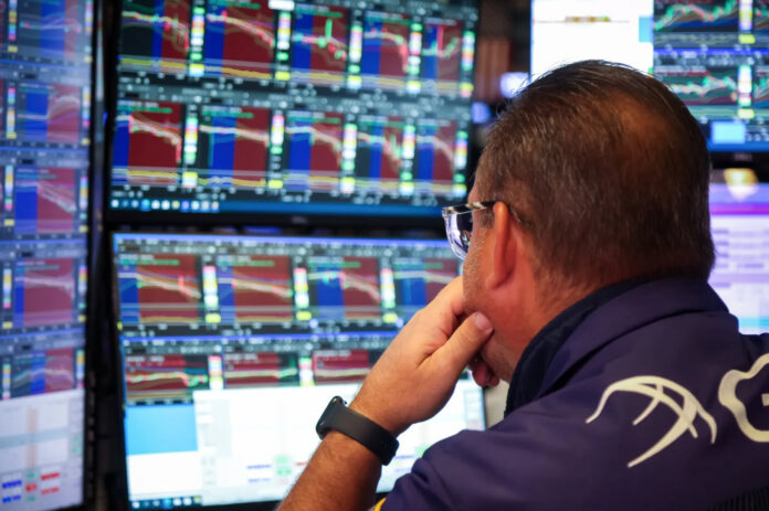 Bonds Climb As Jobs Cracks Keep Fed Cuts in Play: Markets Wrap Bonds Climb As Jobs Cracks Keep Fed Cuts in Play: Markets Wrap