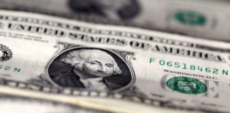 Dollar Totters As U.S. Politics, Fed Worries Weigh Dollar Totters As U.S. Politics, Fed Worries Weigh