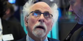 Dow Cae 2.000 Puntos Después del Choque Petrolero Dow Slumps 2,000 Points After Oil Shock