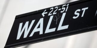 S&P 500, Dow Ease From Record Levels; Earnings, Data In Focus S&P 500, Dow Ease From Record Levels; Earnings, Data In Focus