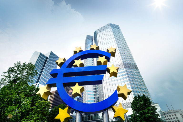 البنك المركزي الأوروبي يخفض أسعار الفائدة على الودائع ، وقد حقق اليورو / دولار حركة منعطفة عقب المؤتمر الصحفي