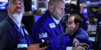 Futures Slip As Peak Rate Optimism Wanes; Cisco Drops Futures Slip As Peak Rate Optimism Wanes; Cisco Drops