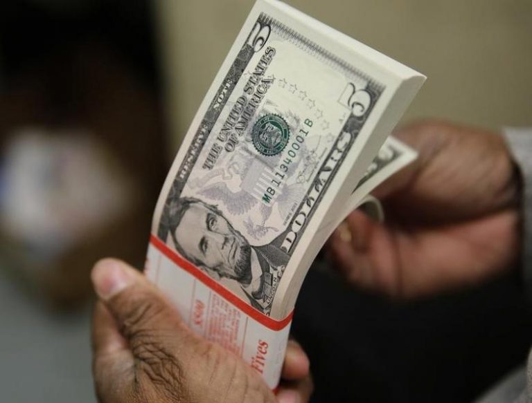 Green card row halts dollar recovery