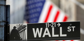 S&P 500, Nasdaq Slip On Tech Weakness, But Set For Monthly Gains S&P 500, Nasdaq Slip On Tech Weakness, But Set For Monthly Gains