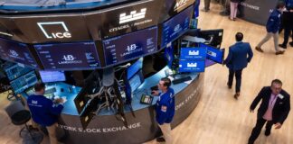 US Stock Futures and Dollar Sink on Powell Threats: Markets Wrap US Stock Futures and Dollar Sink on Powell Threats: Markets Wrap