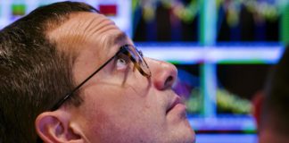 Strong Stock And Bond Markets At Odds Over Global Growth Strong Stock And Bond Markets At Odds Over Global Growth