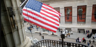 Stocks Fall As Moody’s Wake-Up Call Boosts Yields: Markets Wrap Stocks Fall As Moody’s Wake-Up Call Boosts Yields: Markets Wrap