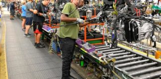 طلبيات السلع الرأسمالية الأساسية في الولايات المتحدة فاترة ؛ انخفاض الشحنات