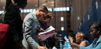 تباطؤ نمو الوظائف في الولايات المتحدة أكثر من المتوقع U.S. Job Growth Slows More Than Expected; Wages, Hours Pick Up