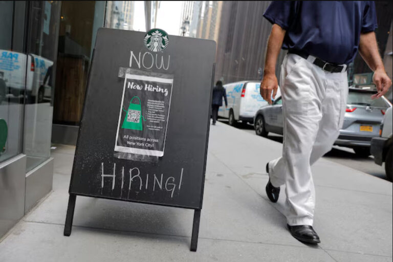 US Weekly Jobless Claims Fall Slightly