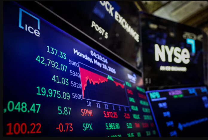 US Stock Futures Muted After US House Narrowly Passes Trump's Tax-Cut Bill