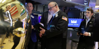 Wall St falls As Recession Fears Rise After Jobless Claims Data Wall St falls As Recession Fears Rise After Jobless Claims Data