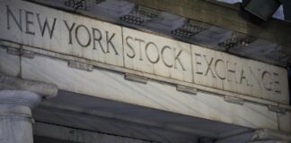 Wall Street Edges Up As Trump Signs Virus Relief Orders; More Stimulus In Focus Wall Street Edges Up As Trump Signs Virus Relief Orders; More Stimulus In Focus