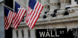 Banks Lead Wall Street Lower On Hedge Fund Default Concerns Banks Lead Wall Street Lower On Hedge Fund Default Concerns