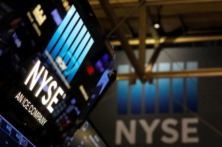 Wall St Edges Higher As Jobless Claims Fall, Robinhood Weighs On Nasdaq