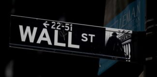 US Futures Edge Higher at Start of a Crunch Week: Markets Wrap Treasuries Extend Slide On Powell; Stocks Mixed: Markets Wrap