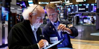 Wall Street flat, IBM results weigh on technology stocks Wall Street flat, IBM results weigh on technology stocks