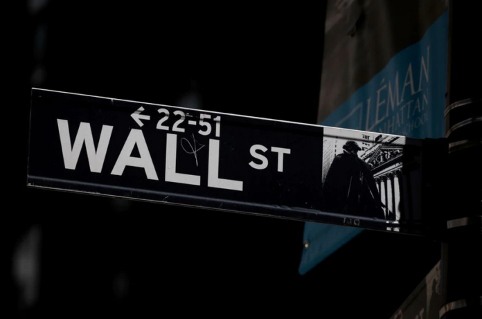 Wall Street Flat Ahead Of Fed Minutes