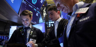Wall Street Mixed As Investors Weigh GDP Data After Tech Mauling