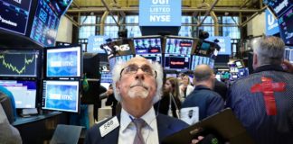 Wall St. Dragged down by Apple; Hopes Of Sharp Rate Cut Fade Wall St. Dragged down by Apple; Hopes Of Sharp Rate Cut Fade