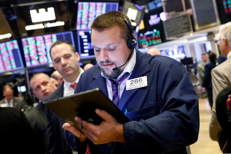 Wall Street Reduce Pérdidas Después de Datos Optimistas de Fabricación