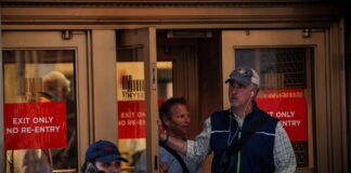 Wall Street Flat As Virus Cases Rise; Tech Stocks Advance Wall Street Flat As Virus Cases Rise; Tech Stocks Advance