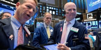 Wall Street Rebounds On Holiday Season Hopes Wall Street Rebounds On Holiday Season Hopes