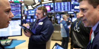 Wall Street Treads Water, Eyes On U.S.-China trade talks Wall Street treads water, eyes on U.S.-China trade talks