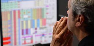 Bond sell-off keeps investors on edge